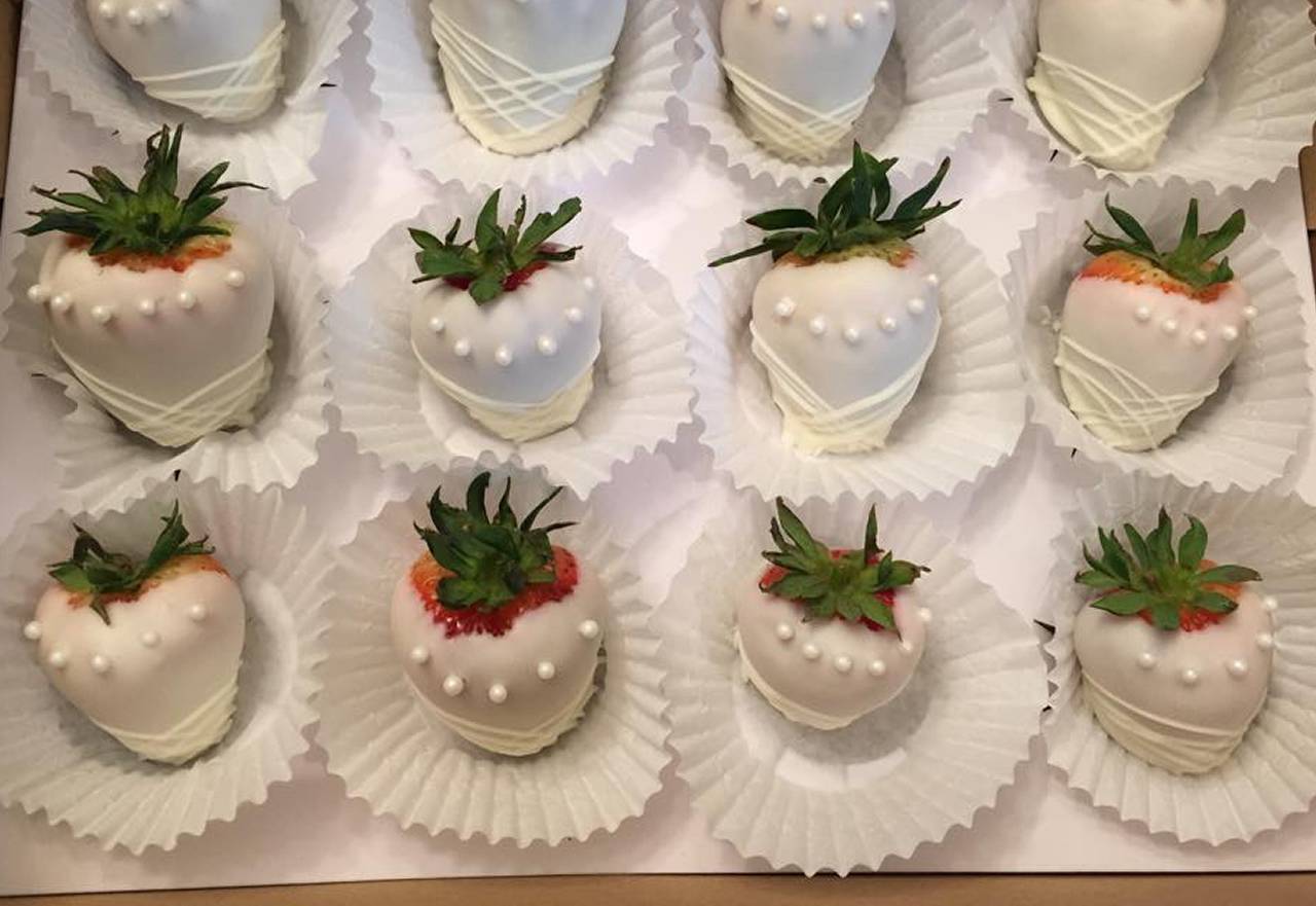 White Chocolate w/ White Swizzle